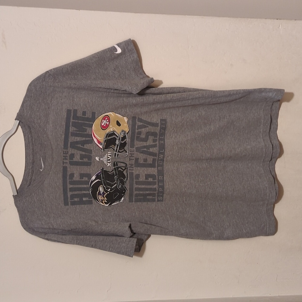 Nike Superbowl XLV11 grey short sleeve shirt size large